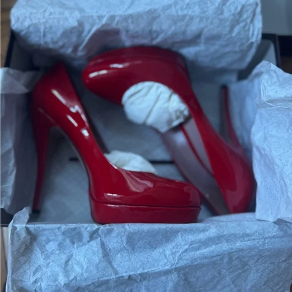 Gucci Red Patent Leather Heels - Picture 9 of 13